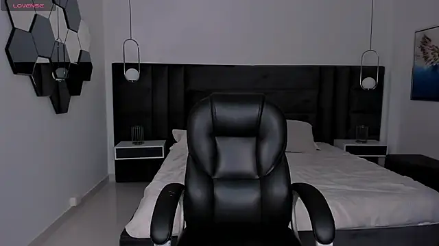 CelestePalmer  online show from 16, 4, 2026