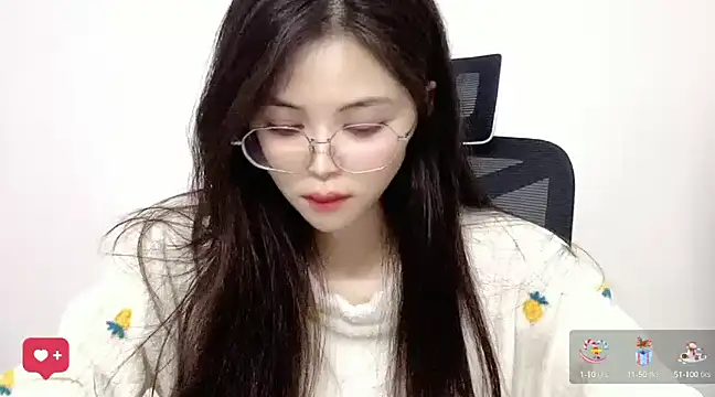 Snapshot of ---MIA--- chatting on 4, 2, 2025 ---MIA--- online show from 4, 2, 2025