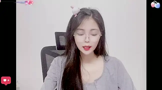 Snapshot of ---MIA--- chatting on 5, 3, 2025 ---MIA--- online show from 5, 3, 2025