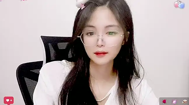 Snapshot of ---MIA--- chatting on 8, 3, 2025 ---MIA--- online show from 8, 3, 2025