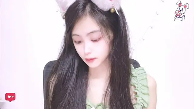 Snapshot of ---MIA--- chatting on 10, 9, 2025 ---MIA--- online show from 10, 9, 2025