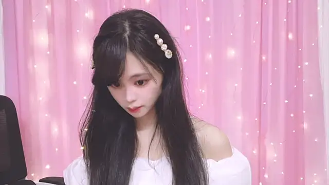 Snapshot of ---MIA--- chatting on 4, 10, 2025 ---MIA--- online show from 4, 10, 2025