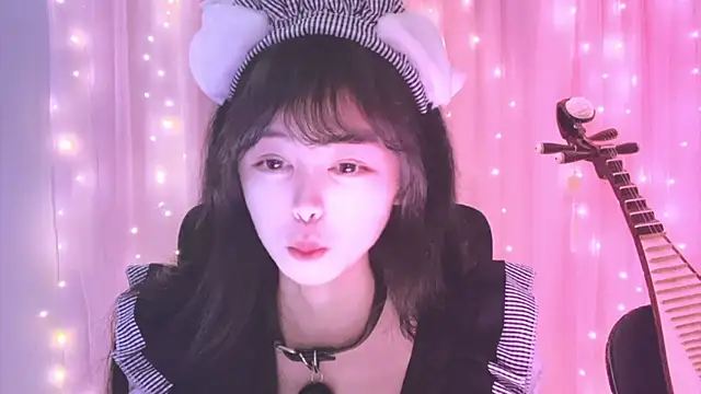 Snapshot of ---MIA--- chatting on 19, 10, 2025 ---MIA--- online show from 19, 10, 2025