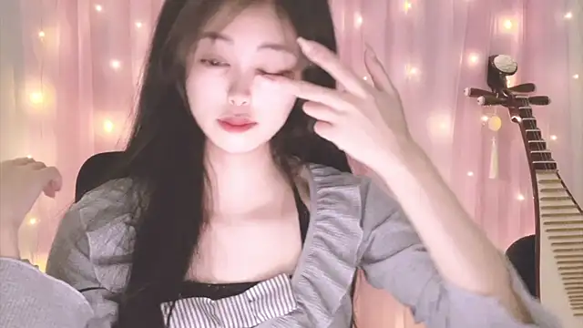 Snapshot of ---MIA--- chatting on 24, 10, 2025 ---MIA--- online show from 24, 10, 2025