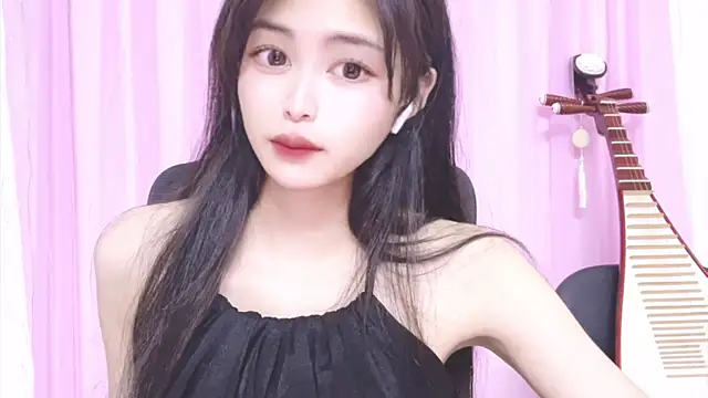 Snapshot of ---MIA--- chatting on 28, 10, 2025 ---MIA--- online show from 28, 10, 2025