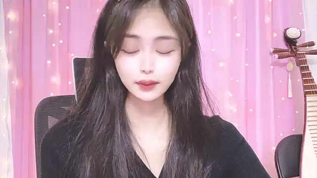 Snapshot of ---MIA--- chatting on 5, 11, 2025 ---MIA--- online show from 5, 11, 2025