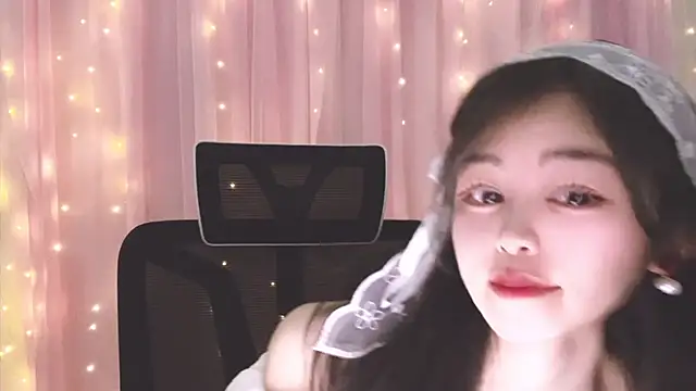 Snapshot of ---MIA--- chatting on 22, 11, 2025 ---MIA--- online show from 22, 11, 2025