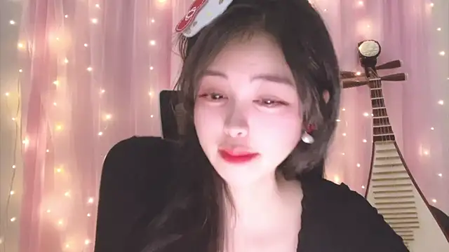 Snapshot of ---MIA--- chatting on 28, 11, 2025 ---MIA--- online show from 28, 11, 2025