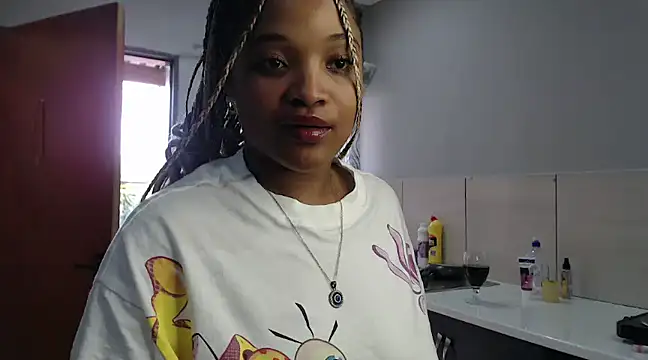 Snapshot of CREAMYCUPCAKExxx chatting on 16, 12, 2024 CREAMYCUPCAKExxx online show from 16, 12, 2024