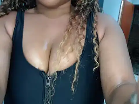 Snapshot of CREAMYCUPCAKExxx chatting on 25, 1, 2025 CREAMYCUPCAKExxx online show from 25, 1, 2025