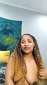 Snapshot of CREAMYCUPCAKExxx chatting on 26, 1, 2025 CREAMYCUPCAKExxx online show from 26, 1, 2025