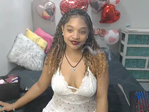 Snapshot of CREAMYCUPCAKExxx chatting on 12, 2, 2025 CREAMYCUPCAKExxx online show from 12, 2, 2025
