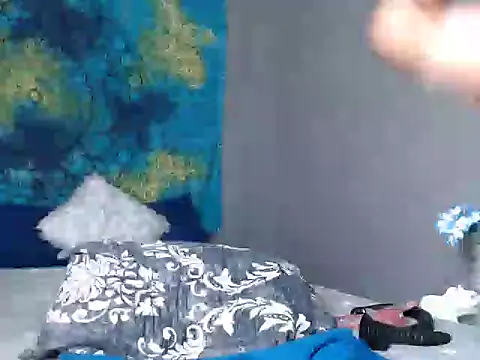 Snapshot of CREAMYCUPCAKExxx chatting on 8, 11, 2025 CREAMYCUPCAKExxx online show from 8, 11, 2025