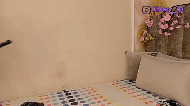 Chleo   online show from 8, 4, 2026