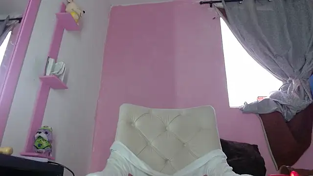 Snapshot of KeillyDiaz chatting on 12, 9, 2025 KeillyDiaz online show from 12, 9, 2025