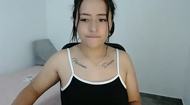 jjulietha95 online show from 4, 12, 2024