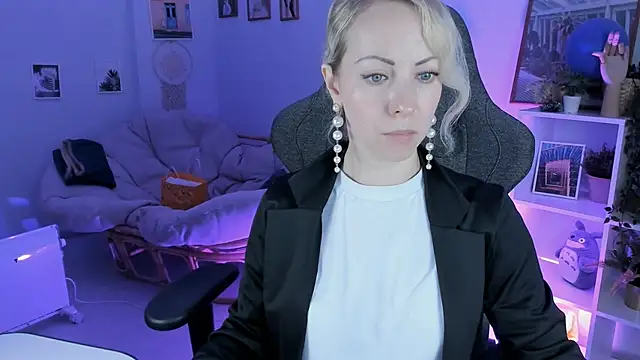 LylithSkye online show from 6, 2, 2025