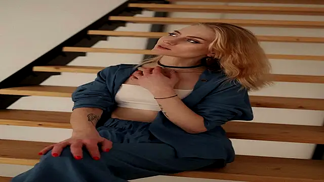 Snapshot of MarthaGees chatting on 12, 11, 2025 MarthaGees online show from 12, 11, 2025