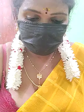 Snapshot of malliga98 chatting on 17, 10, 2025 malliga98 online show from 17, 10, 2025