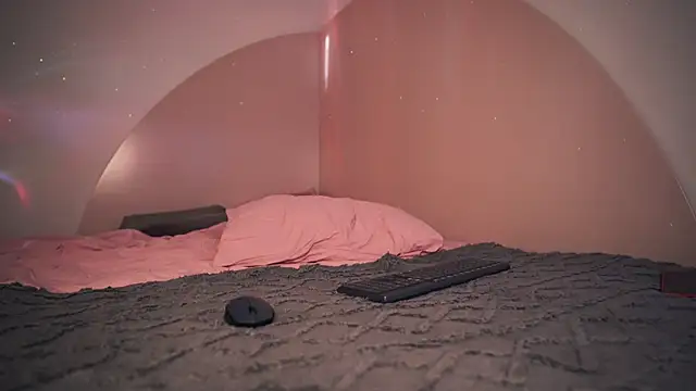 Snapshot of Leona_Mell chatting on 5, 3, 2025 Leona Mell online show from 5, 3, 2025