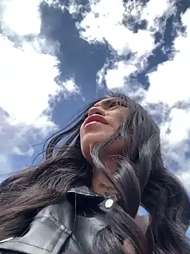 Effy Bonny online show from 2, 2, 2025