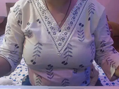 Snapshot of cute-priy chatting on 10, 6, 2026 cute-priy online show from 10, 6, 2026