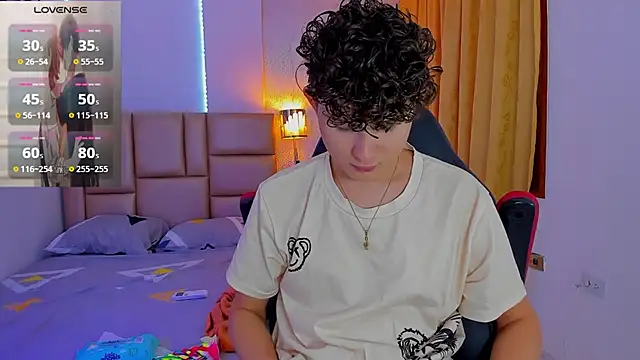 Snapshot of Nathan_Bluee chatting on 5, 2, 2025 Nathan Bluee online show from 5, 2, 2025