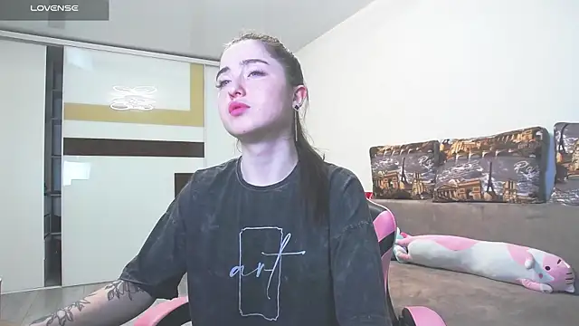 Snapshot of Luxuryalma chatting on 3, 6, 2026 Luxuryalma online show from 3, 6, 2026