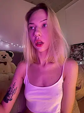 Snapshot of _urbestie_ chatting on 7, 7, 2026 urbestie online show from 7, 7, 2026