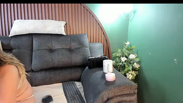 Snapshot of shannel__queen chatting on 7, 5, 2026 shannel queen online show from 7, 5, 2026