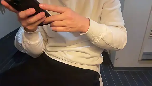 Snapshot of atom0407 chatting on 3, 12, 2025 atom0407 online show from 3, 12, 2025