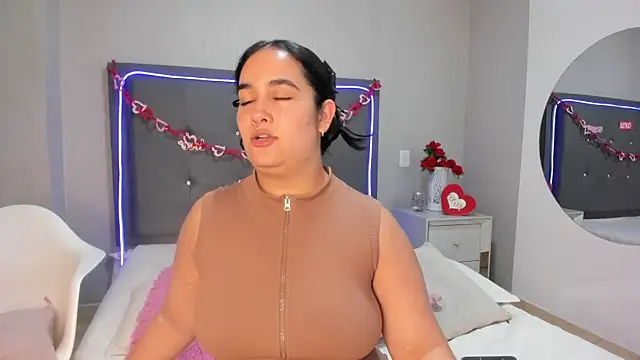 Snapshot of emma_lye chatting on 20, 4, 2026 emma lye online show from 20, 4, 2026