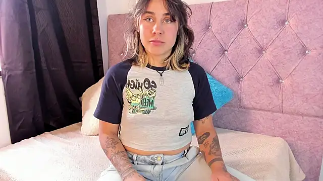 Snapshot of riley_colors chatting on 29, 1, 2025 riley colors online show from 29, 1, 2025