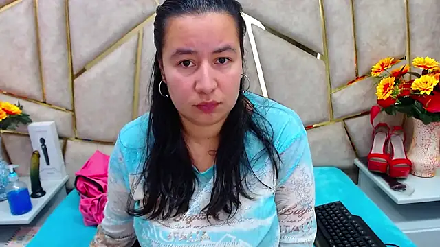 NaomyPrinces online show from 17, 2, 2025