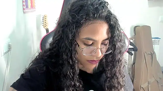 Snapshot of Ama_music chatting on 7, 6, 2026 Ama music online show from 7, 6, 2026
