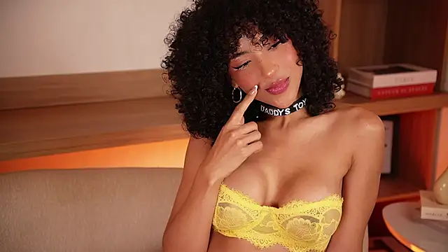 Snapshot of OSHUN_ chatting on 1, 6, 2026 OSHUN online show from 1, 6, 2026