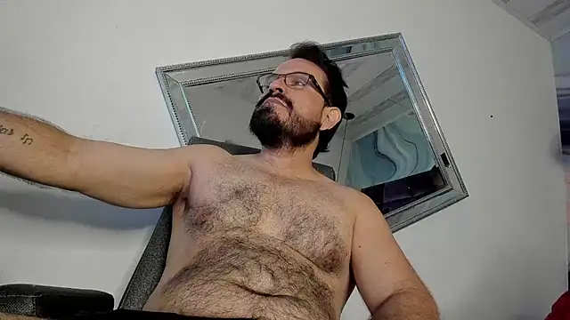 Snapshot of SbasTone_Muscle chatting on 6, 10, 2025 SbasTone Muscle online show from 6, 10, 2025