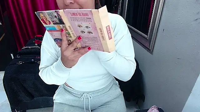 Snapshot of AmorMia chatting on 6, 12, 2024 AmorMia online show from 6, 12, 2024