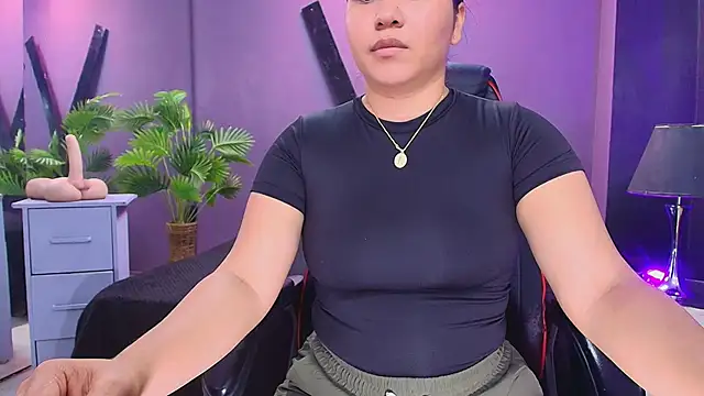 Snapshot of AmorMia chatting on 6, 10, 2025 AmorMia online show from 6, 10, 2025