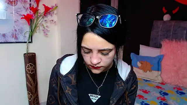 Violettasquirt online show from 18, 11, 2025