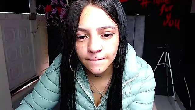 Violettasquirt online show from 4, 3, 2026