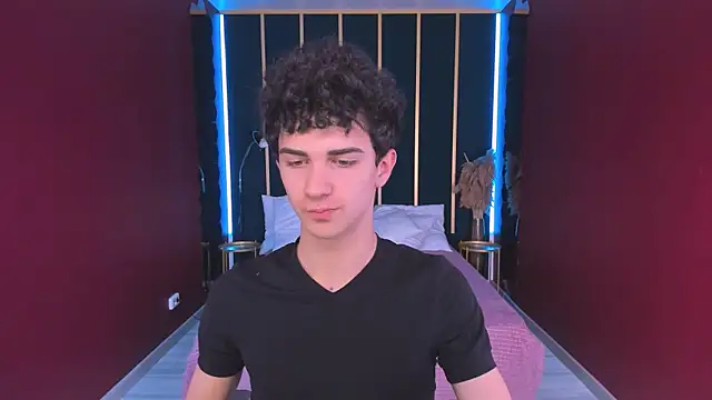 Snapshot of LarryProject chatting on 9, 11, 2025 LarryProject online show from 9, 11, 2025