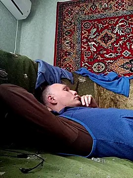 Pineapple04 online show from 6, 10, 2025