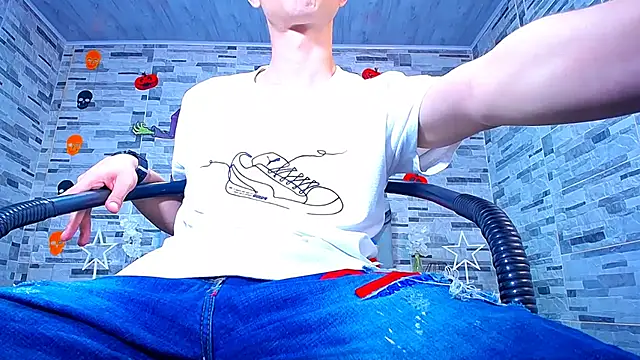 Snapshot of ADAM_HOT chatting on 25, 10, 2025 ADAM HOT online show from 25, 10, 2025