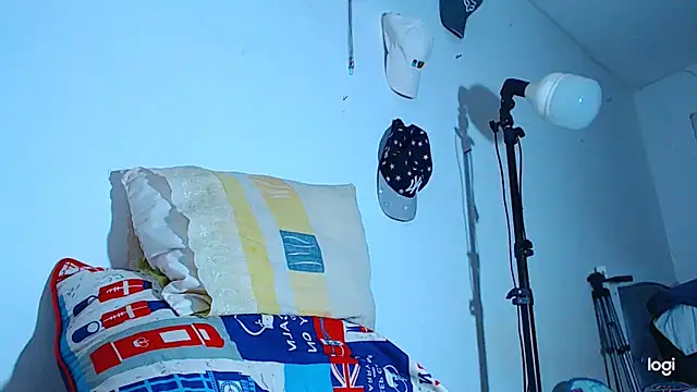 Snapshot of ADAM_HOT chatting on 19, 11, 2025 ADAM HOT online show from 19, 11, 2025