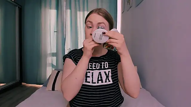 InsatiableFoxX online show from 24, 4, 2026