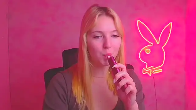 Snapshot of Milka_kiss_ chatting on 17, 11, 2025 Milka kiss online show from 17, 11, 2025