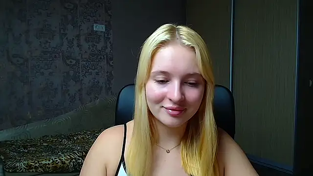 Snapshot of Milka_kiss_ chatting on 3, 12, 2025 Milka kiss online show from 3, 12, 2025