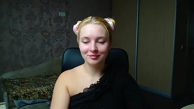 Snapshot of Milka_kiss_ chatting on 5, 12, 2025 Milka kiss online show from 5, 12, 2025