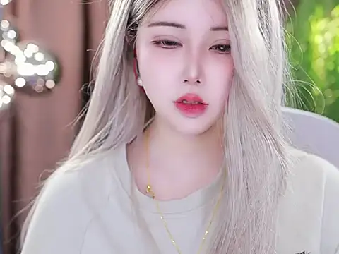 Qiaoqiao  online show from 20, 2, 2025